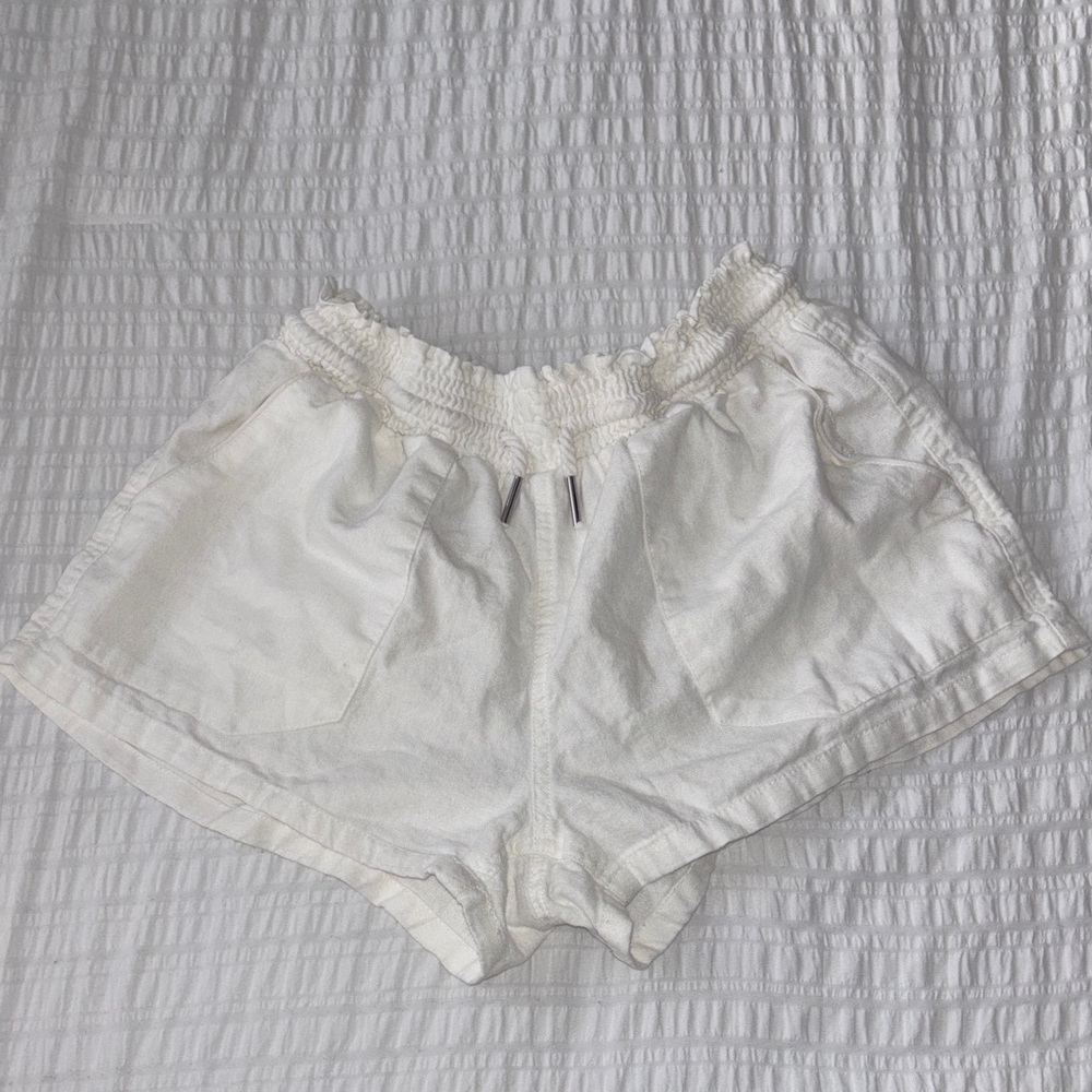 Ivory/White Ruffled Linen Shorts
